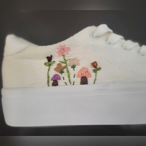 Embroidered platform corduroy sneaker - Picture 2 of 5